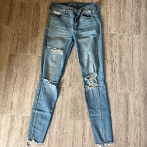 Size 4 regular American eagle jean
High waisted ripped jegging